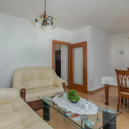 Lucia Apartment *